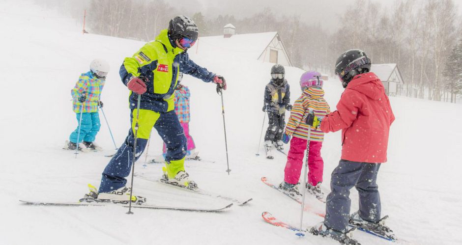 Most resorts have English speaking lessons. Photo: Rusutsu Most resorts have English speaking lessons. Photo: Rusutsu - image 0